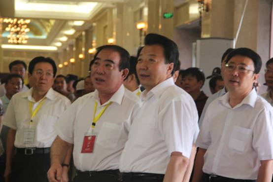 自治區黨委書(shū)記王君蒞臨綠博會(huì )展廳巡展