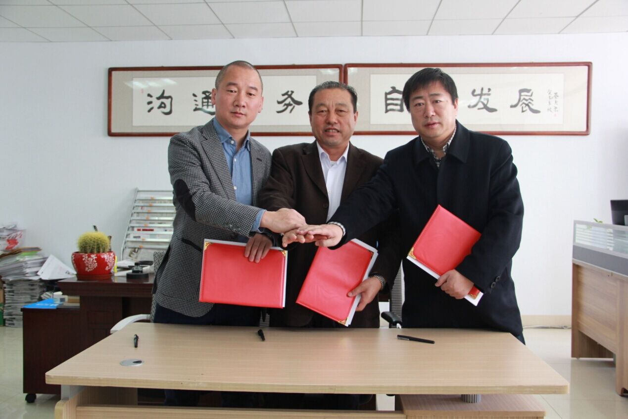 內蒙古農牧業(yè)產(chǎn)業(yè)化龍頭企業(yè)協(xié)會(huì )、北京萬(wàn)生元新農業(yè)科技有限公司與內蒙古拉卡拉支付有限公司簽署三方戰略框架合作協(xié)議——進(jìn)一步實(shí)施內蒙古綠色農畜產(chǎn)品走出去戰略