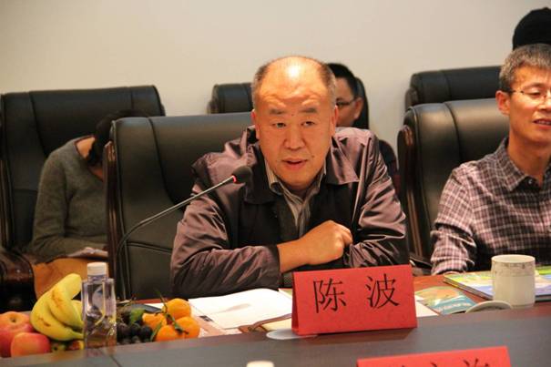 內蒙古自治區農牧業(yè)產(chǎn)業(yè)化副處長(cháng)陳波做資源情況介紹.JPG